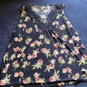 Sleeveless flower printed top